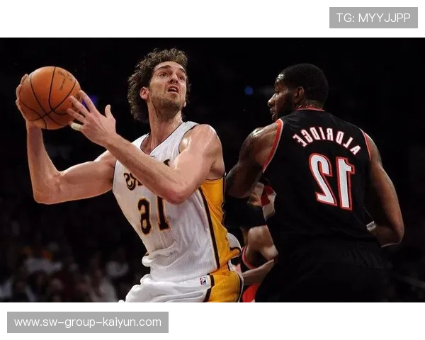 克拉克斯顿低位脚步完全展开